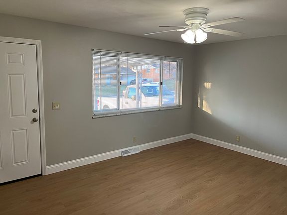 3rd image of 858 Heatherstone Dr