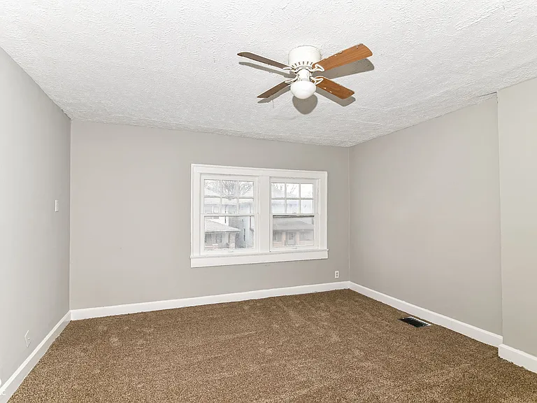 3041 Broadway St — Photo 24