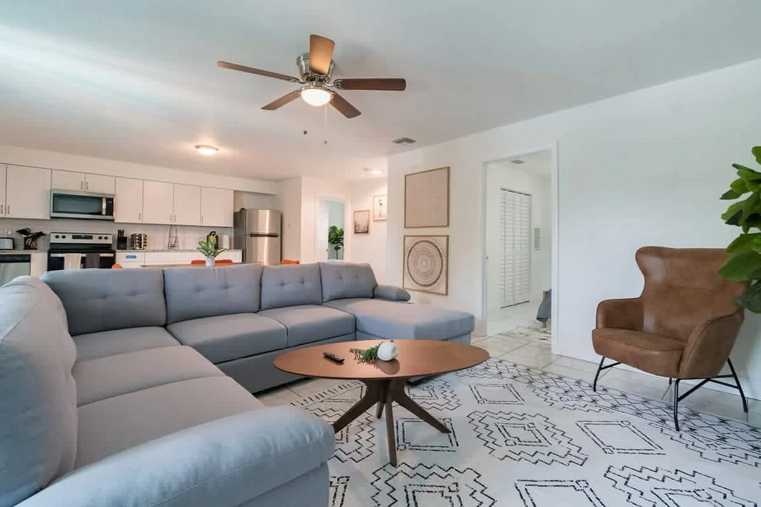 2 bed, 1.0 bath, 796 sqft, $2,725 — Photo 3