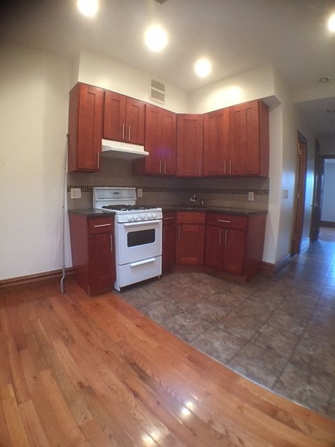 1st image of 526 6th Ave #C3