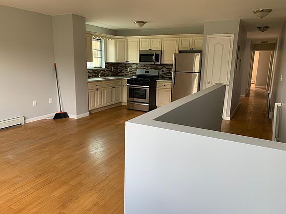 3rd image of 2907 Grace Ave Floor 2