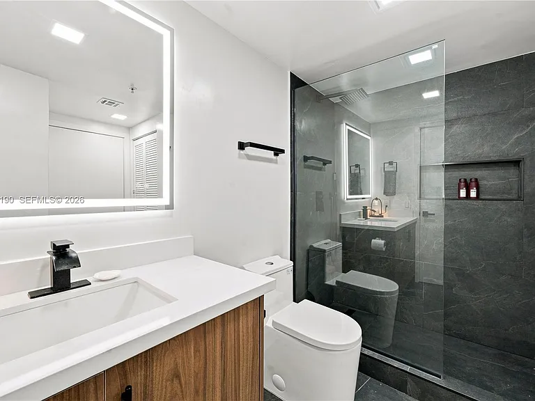 1750 N Bayshore Dr #1912 — Photo 11