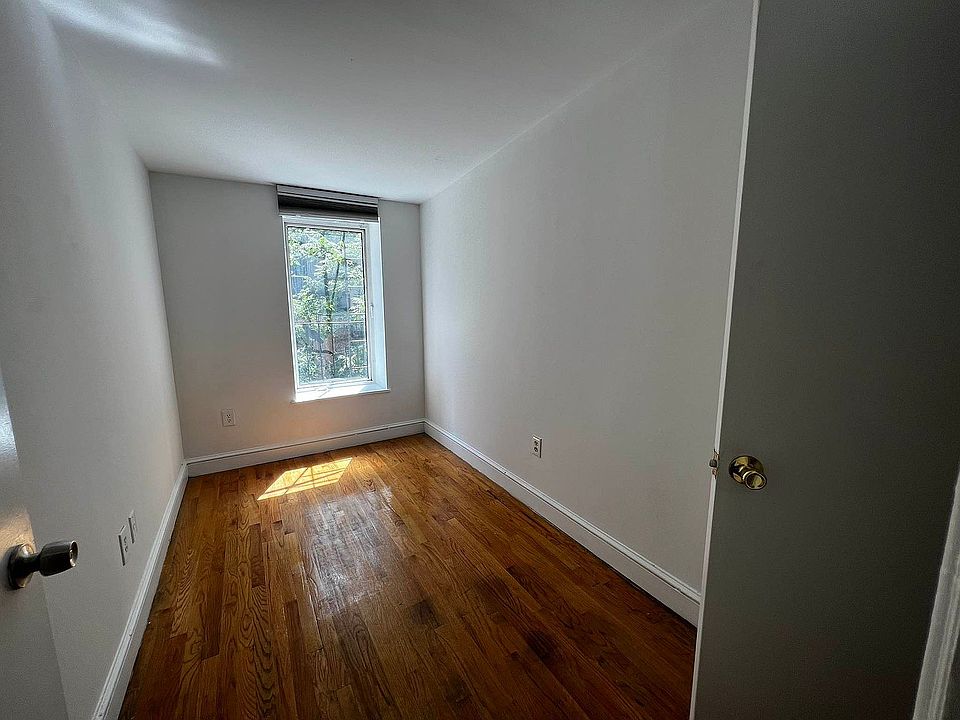 2nd image of 4 E 30th St #5D