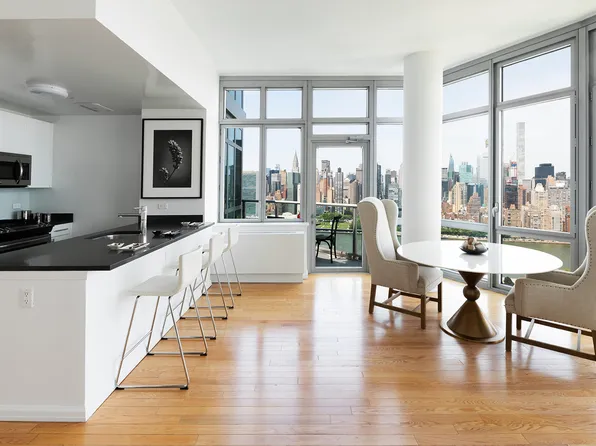 4545 Center Boulevard image 13 of 15