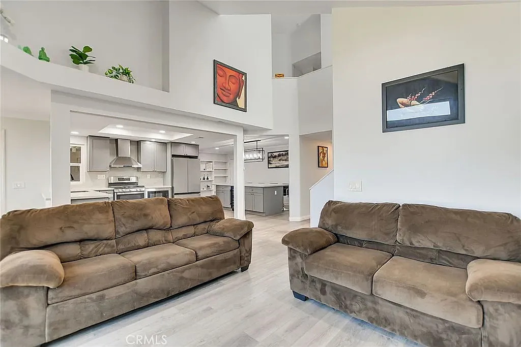 3 bed, 1793 sqft, $4,700 — Photo 3