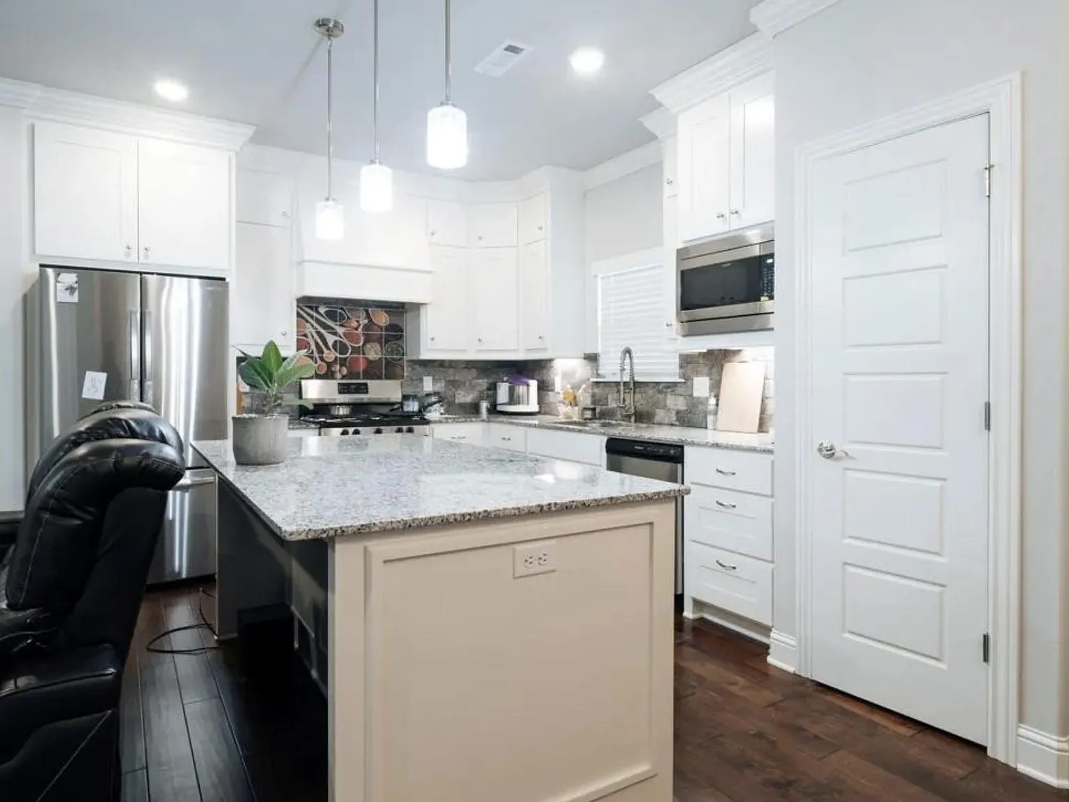 4 bed, 2057 sqft, $2,075 — Photo 3