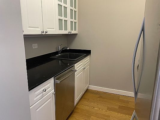 3rd image of 1 West St APT 1906