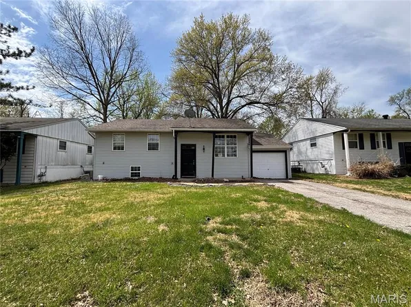 1428 Columbus Dr, Saint Louis, MO 63138