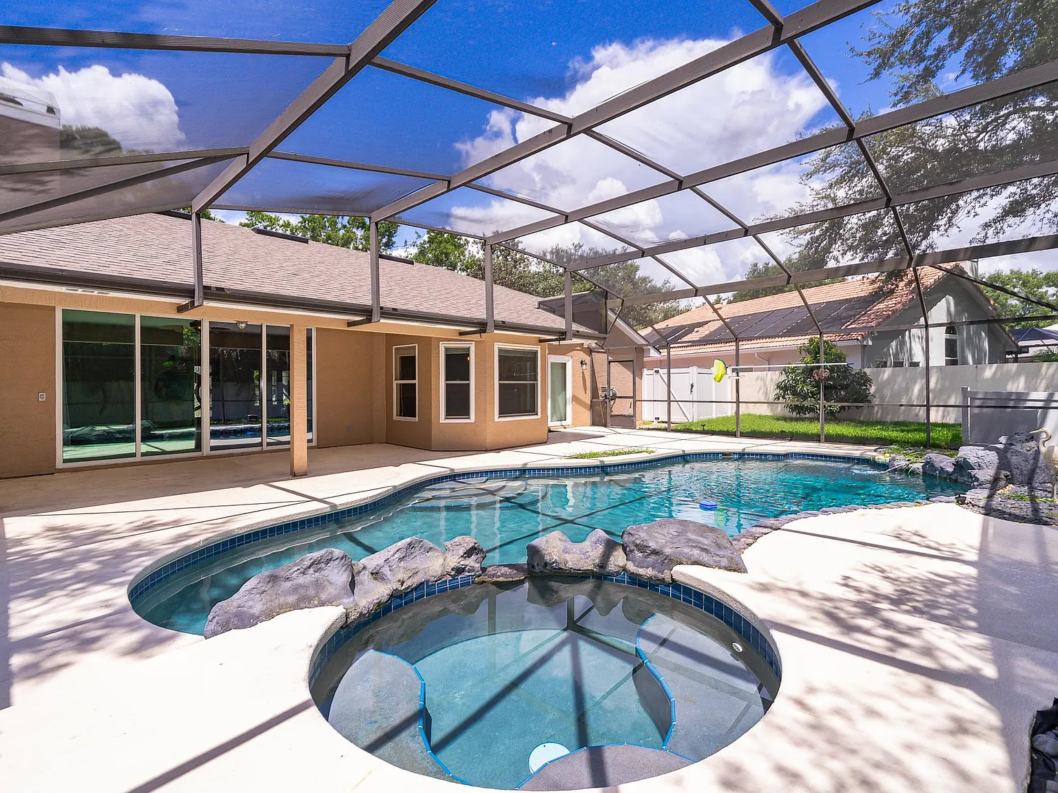 7709 Apple Tree Cir — Photo 2
