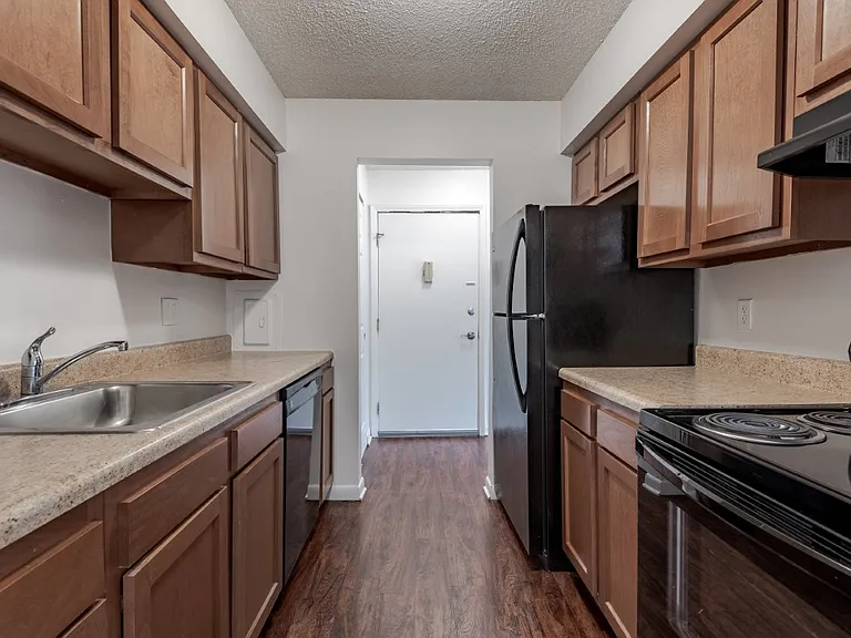 Creek Hill Apartment Homes — Photo 23