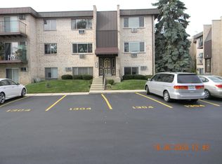 1304 S Sir Lancelot Ln APT 3B, Mount Prospect, IL 60056