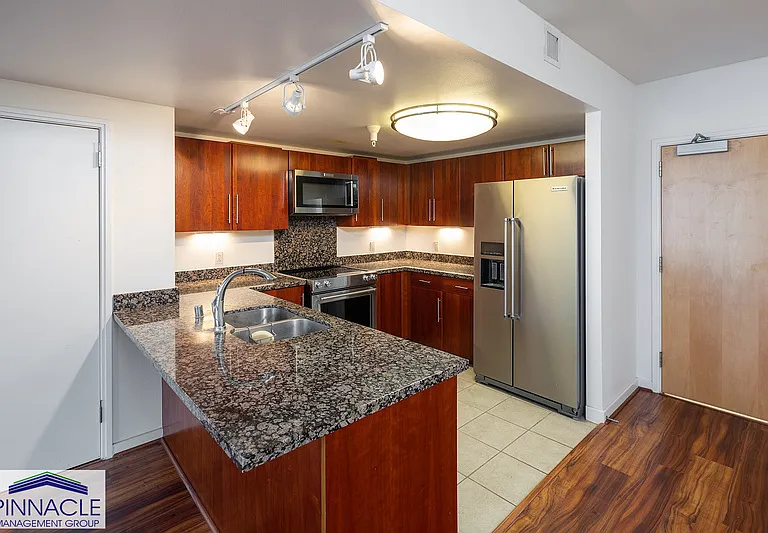 600 Queen St #904 — Photo 2