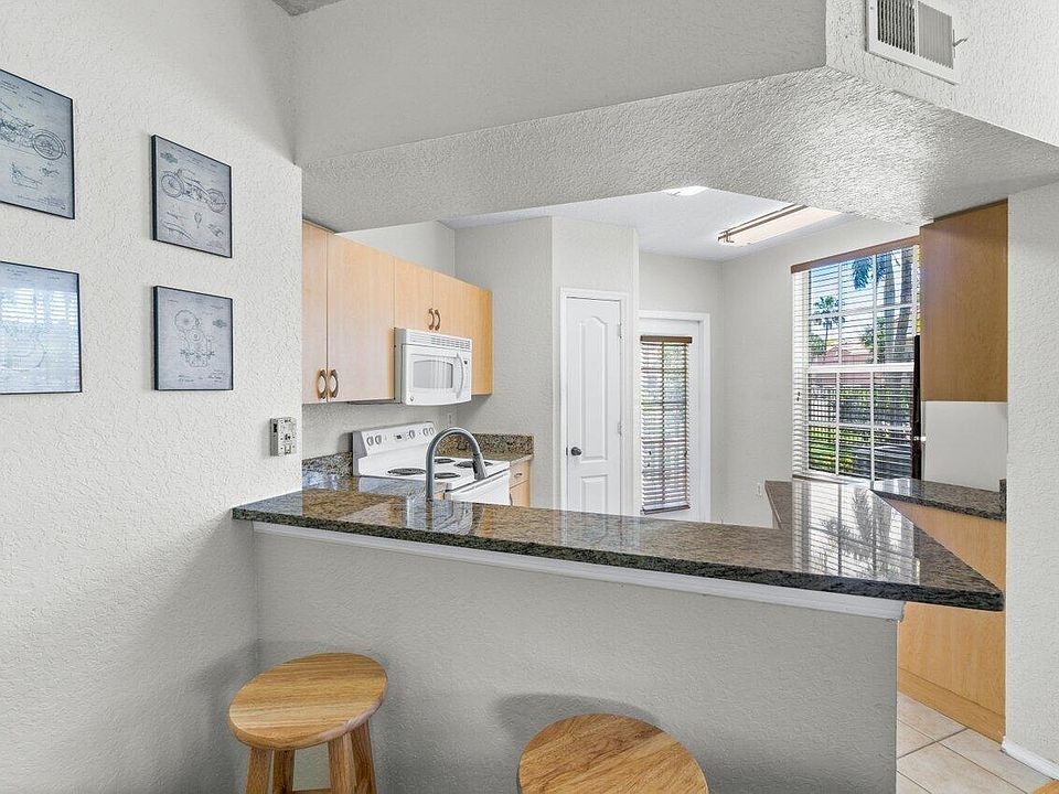 1st image of 807 Belmont Place