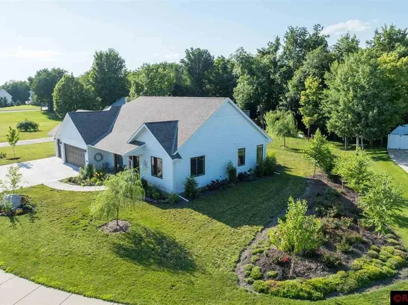 2268 Coventry Ln, North Mankato, MN 56003