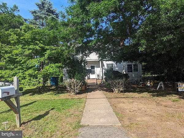 2nd image of 8621 Woodlawn Ct