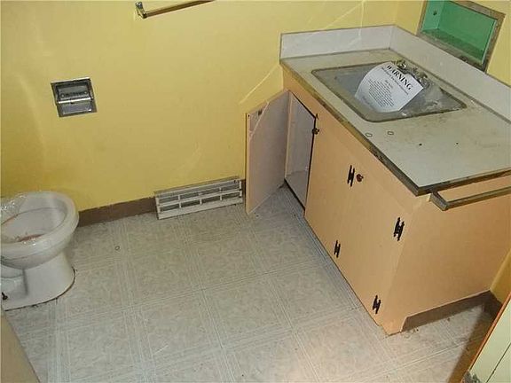 5th image of 123 Campbell St