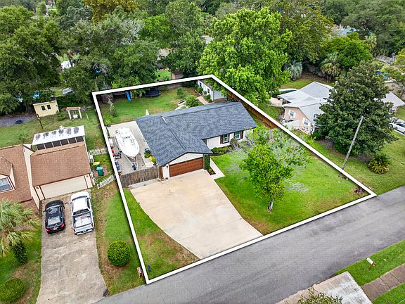 3rd image of 403 Spring Ln