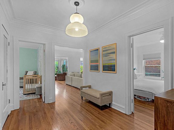 2nd image of 807 Hinman Ave APT 3
