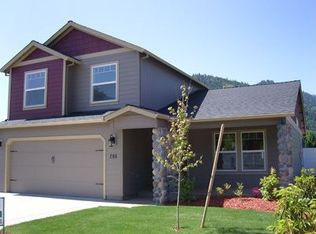 200 Westbrook Dr, Rogue River, OR 97537