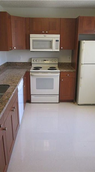 1st image of 534 NW 208th Dr