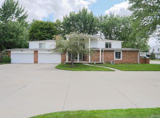 32556 Barclay Sq, Warren, MI 48093