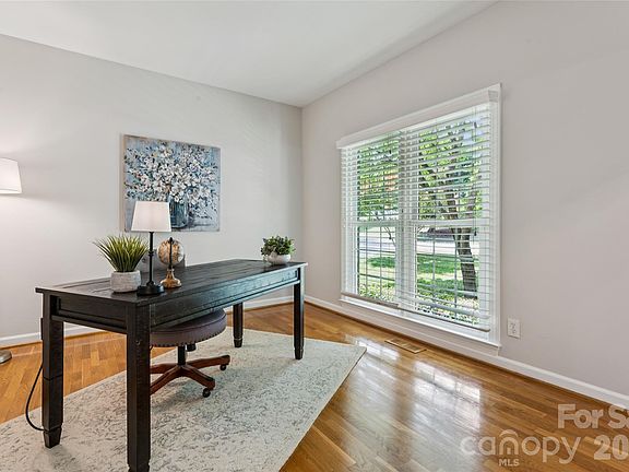 4th image of 5529 Fairvista Dr