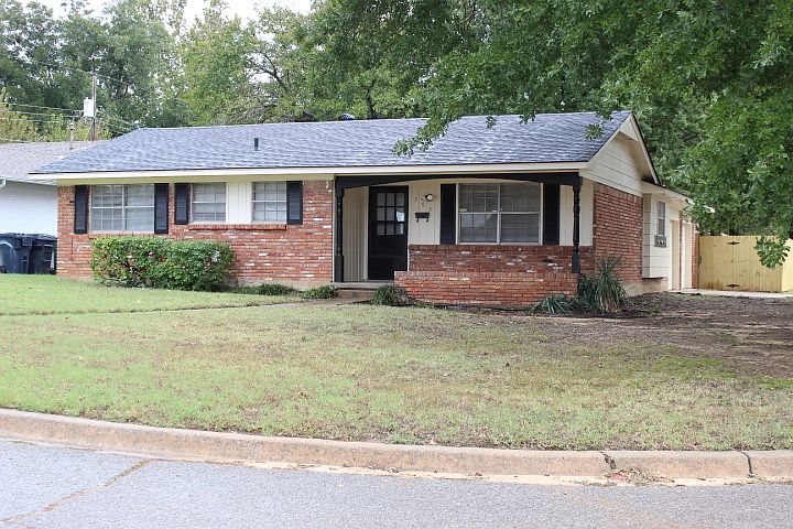 1st image of 700 Woodland Way
