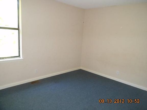 4th image of 125 Creekside Ct #12