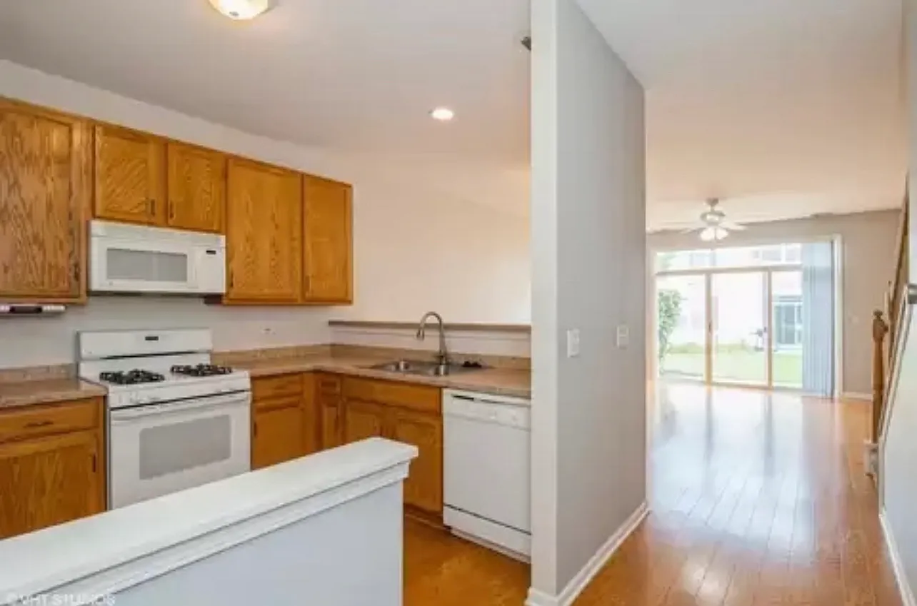 2 bed, 2.5 bath, 1632 sqft, $2,255 — Photo 2