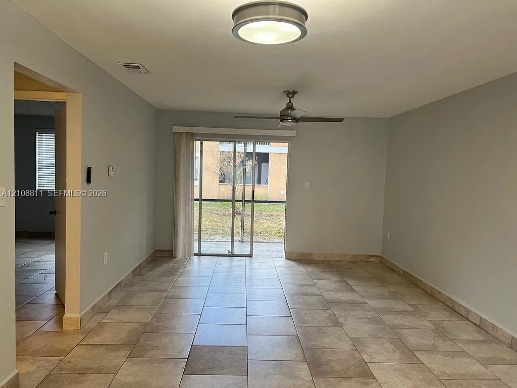 Verano @ Miramar Condo — Photo 4