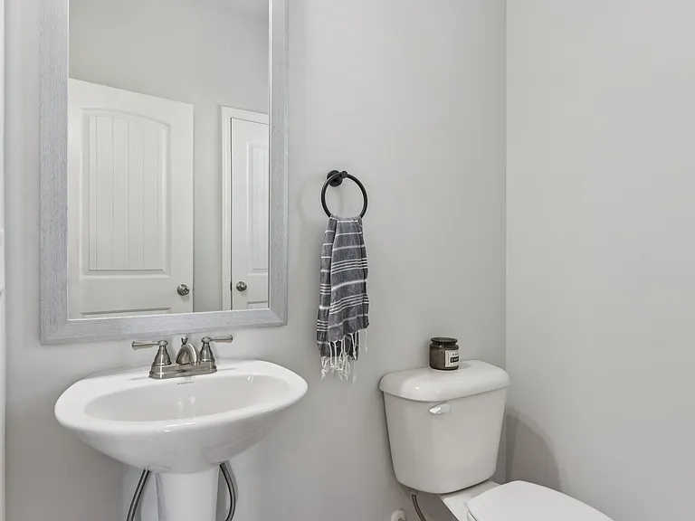 566 Skye Dr — Photo 9