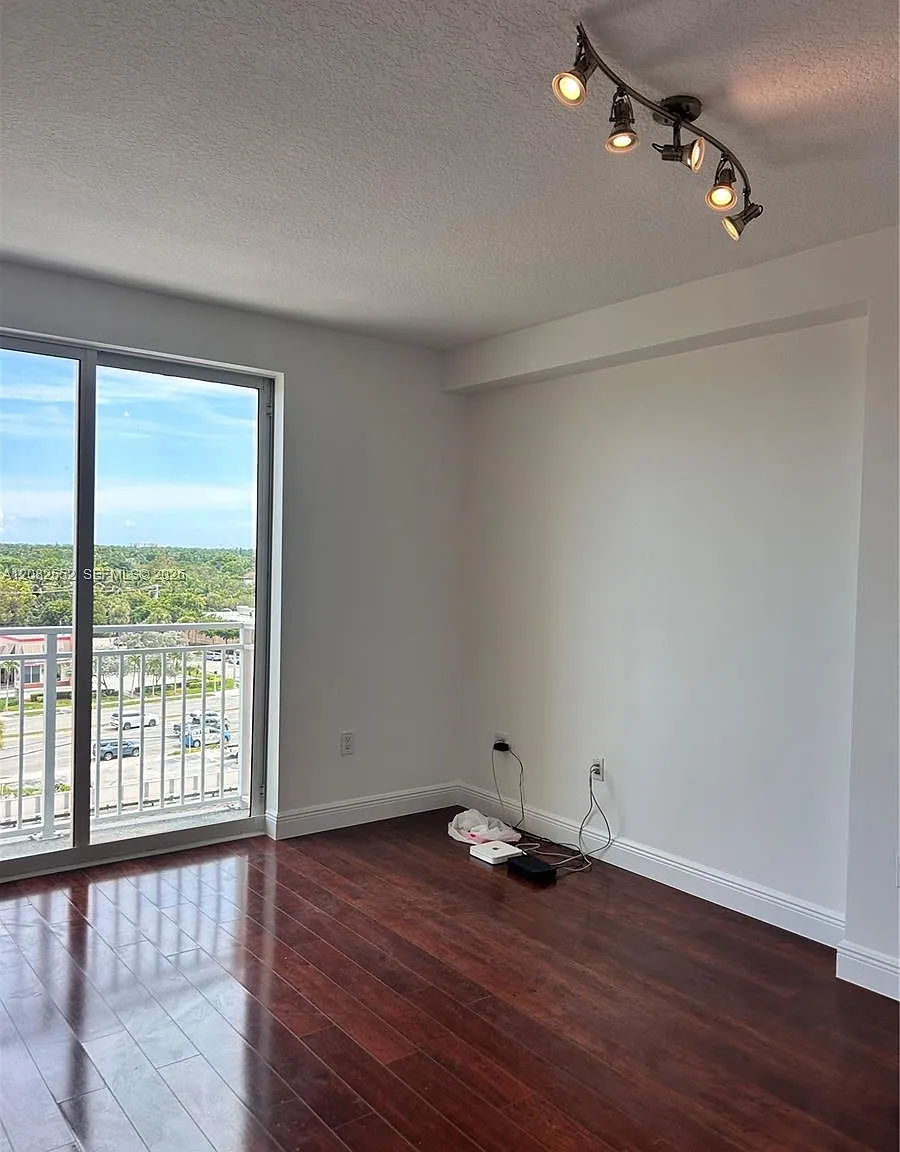 Downtown Dadeland Condo N — Photo 4