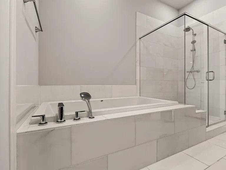 8711 Oak Kolbe Ln — Photo 37