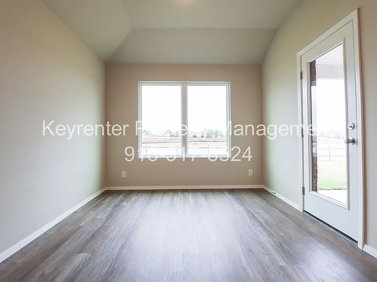 1327 E Honolulu Pl — Photo 21