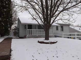 807 Woodlawn Ave, Muscatine, IA 52761