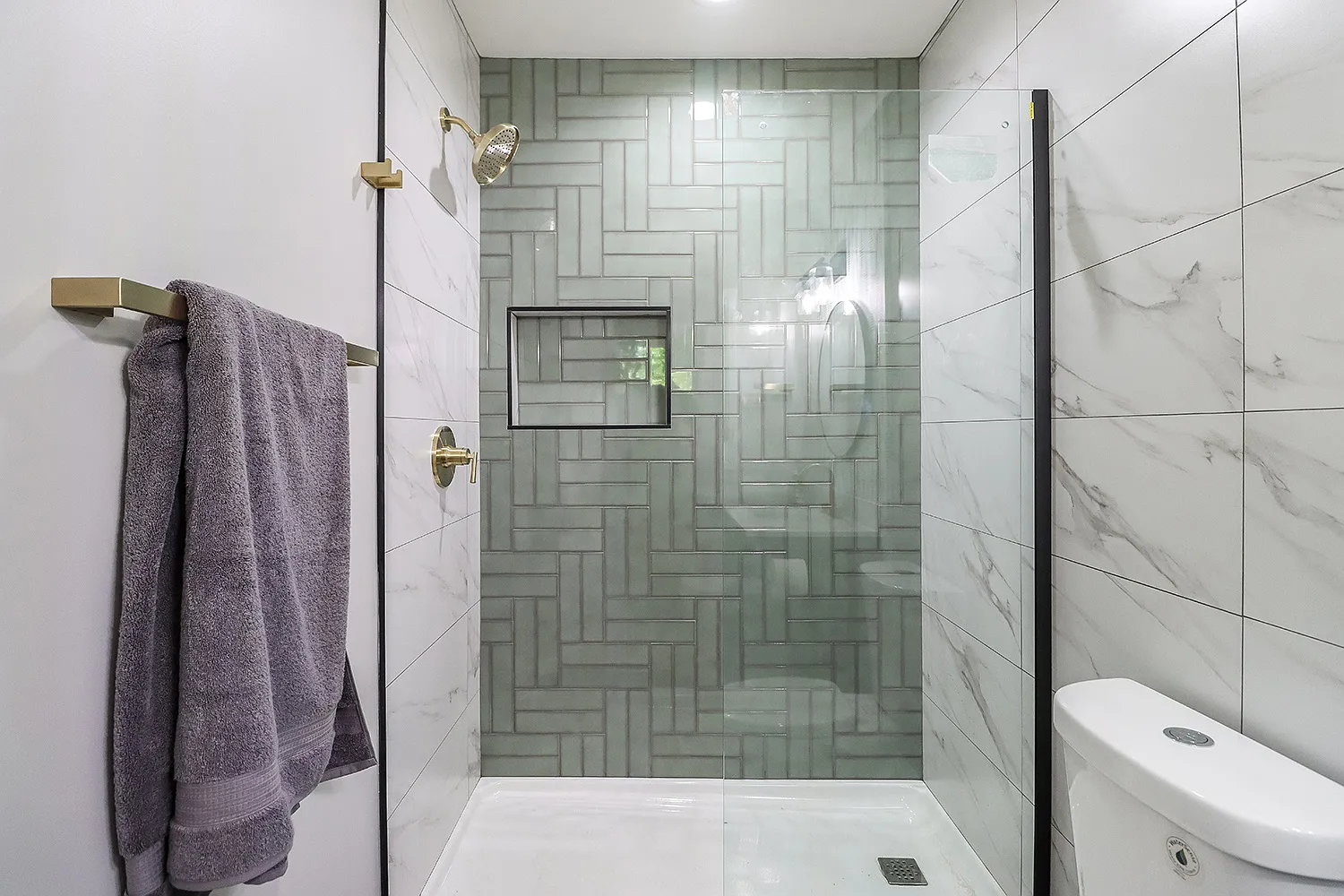 4 bed, $8,998 — Photo 2