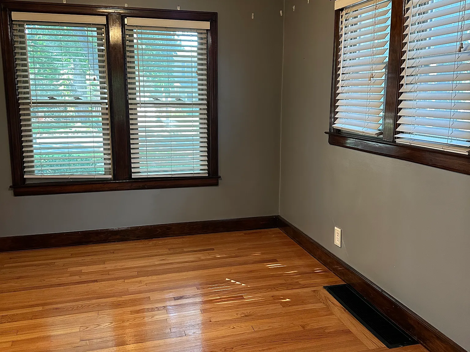 3 bed, 1.5 bath, 1323 sqft, $1,700 — Photo 3