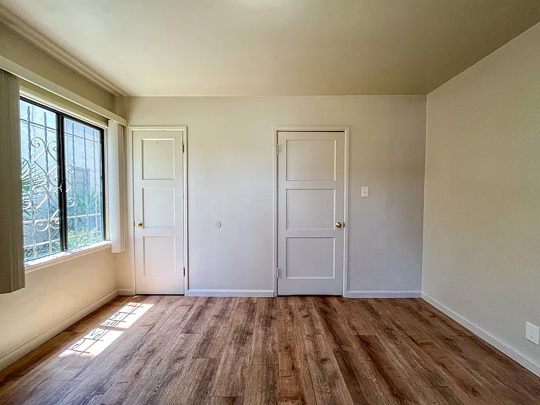 6605 S Van Ness Ave — Photo 18