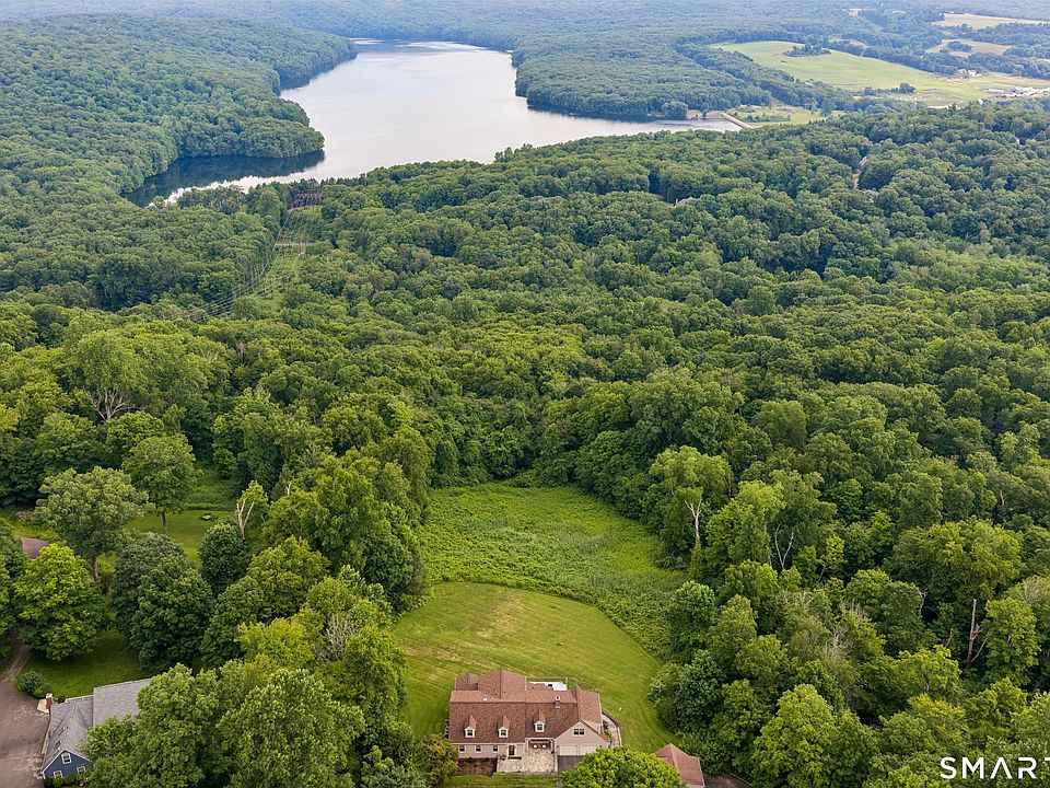 1st image of 8 Horseshoe Ridge Road