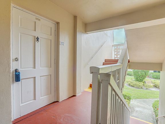 5th image of 2616 N Garden Drive #202
