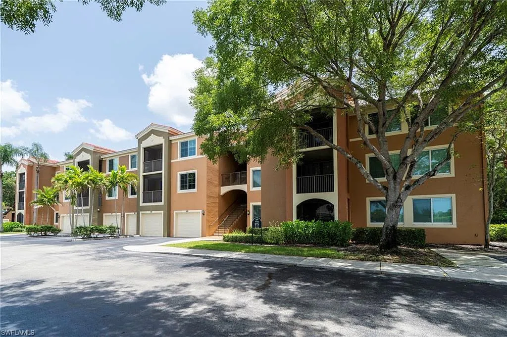 2 bed, 2.0 bath, 1100 sqft, $1,950 — Photo 2