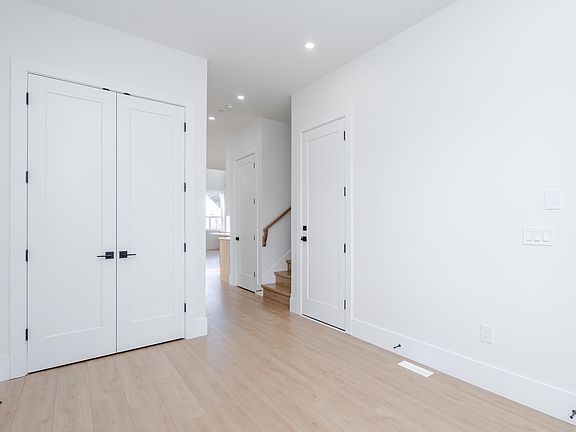 3rd image of 8425 George St