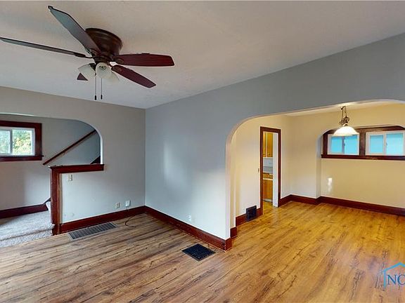 2nd image of 2113 Delence St