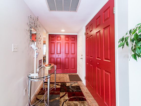4th image of 510 Cliffs Dr APT 106-C