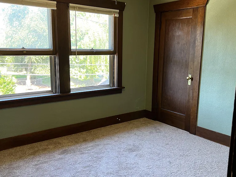 1112 N Beech St — Photo 23