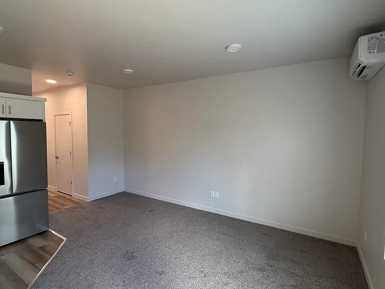2024 Sunset Dr #5 — Photo 5
