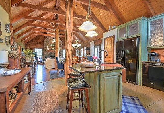 3rd image of 139 Droke Ln