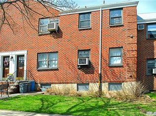 1630 200th St, Bayside, NY 11360