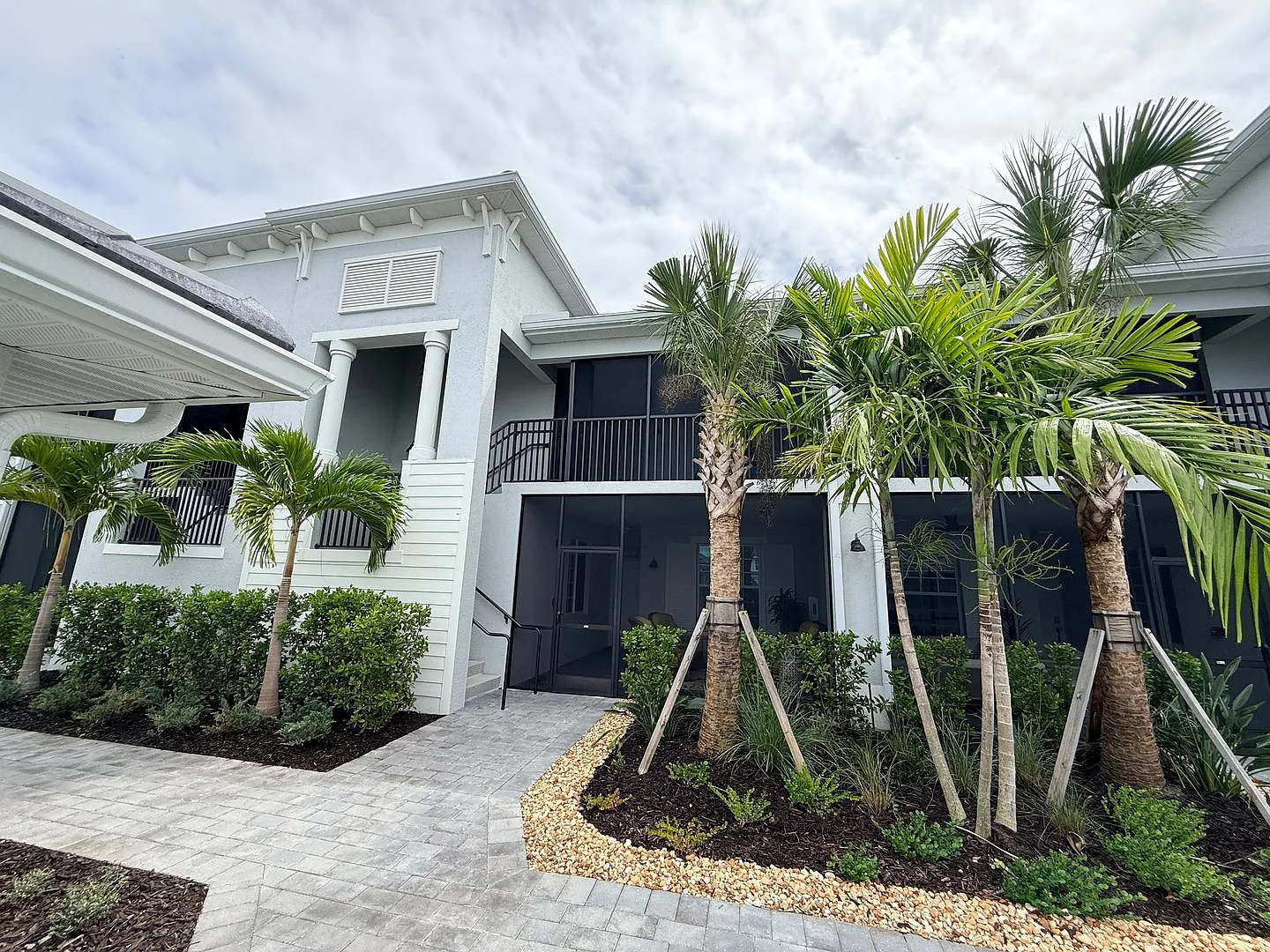 Beautifully Furnished Second-Floor Coach Home in the New Webb's Reserve Golf & Country Club Golf ... — Photo 1