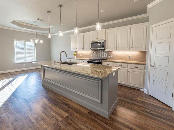 3rd image of 725 Ventoso Cir